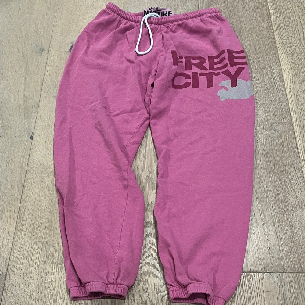 freecity Kids Joggers in Vibrant Pink